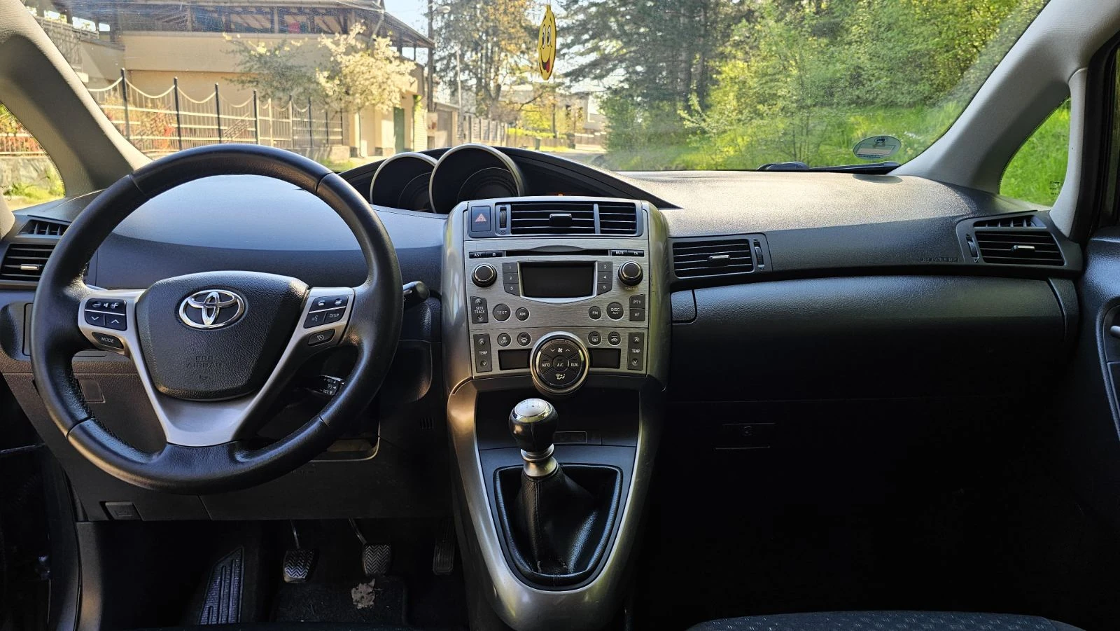 Toyota Verso 1.8, снимка 12 - Автомобили и джипове - 54438335
