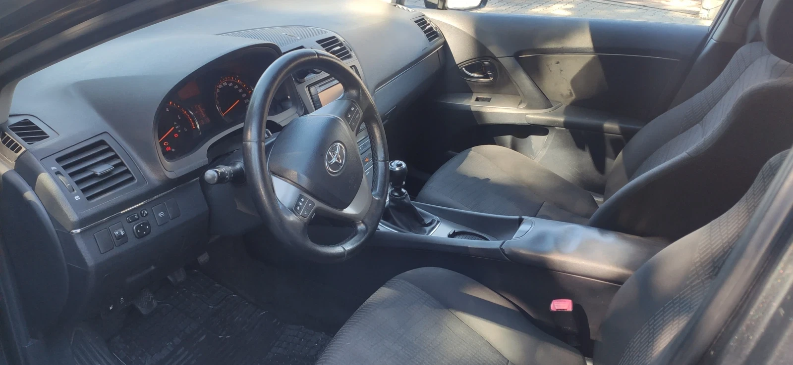 Toyota Avensis, снимка 5 - Автомобили и джипове - 54597026