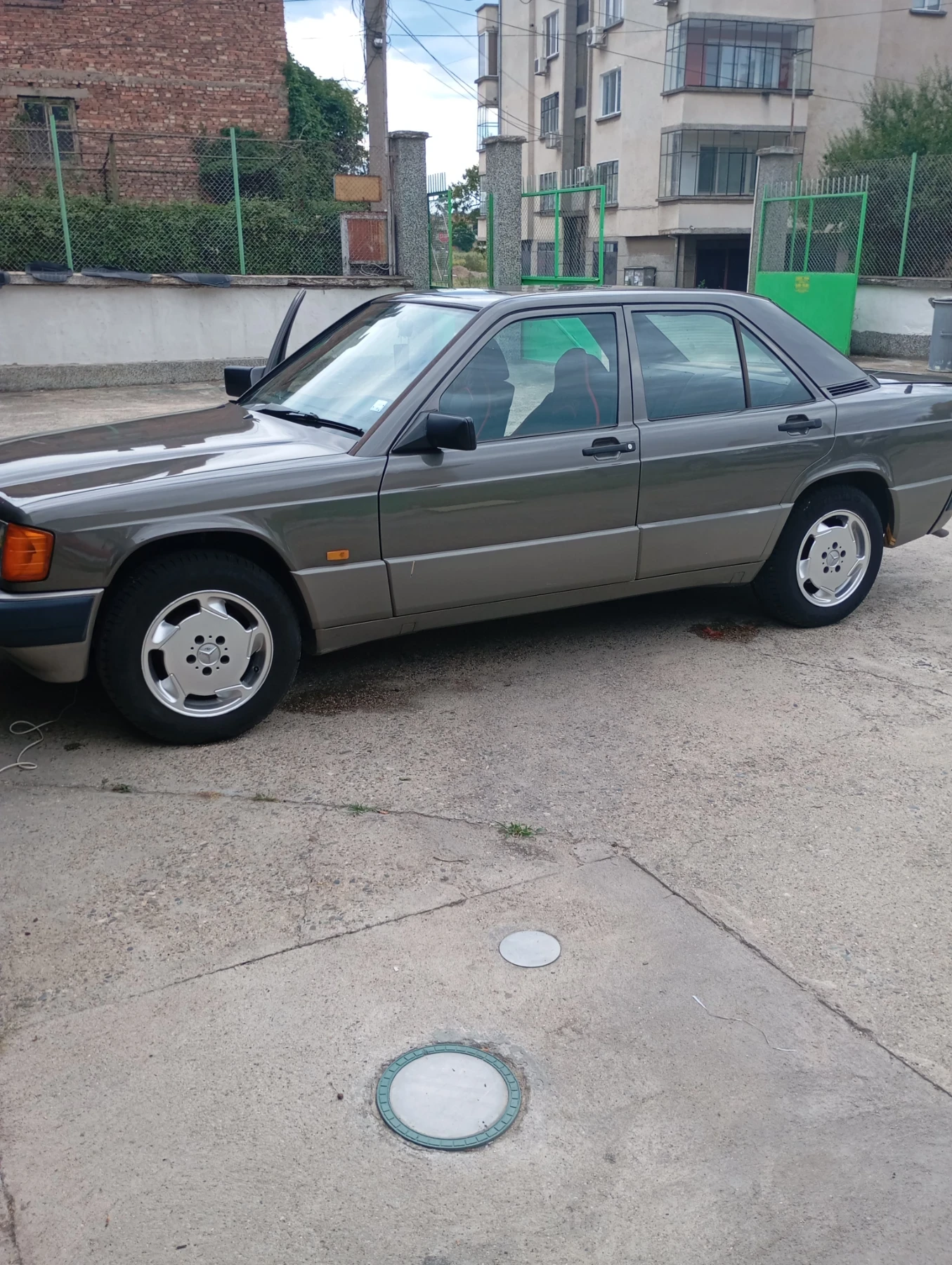 Mercedes-Benz 190 2.0 190E 122Hp