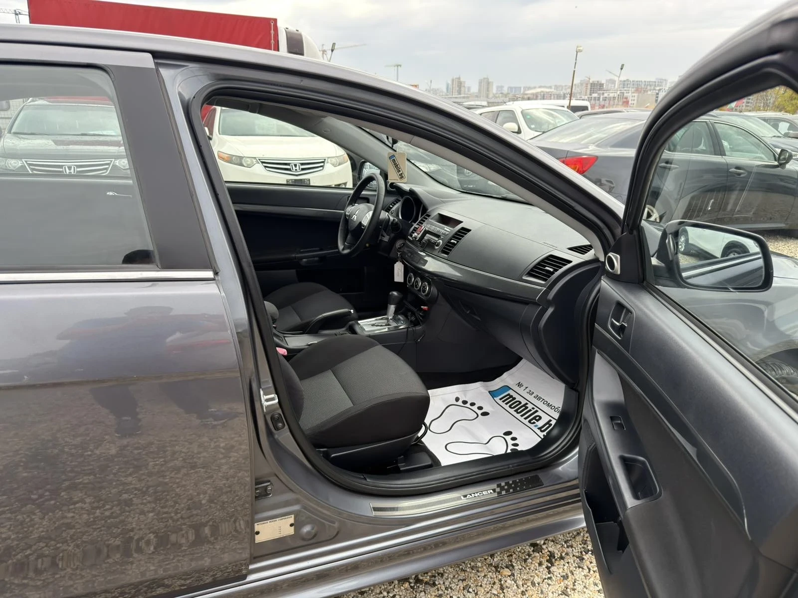 Mitsubishi Lancer 1.8i Automat, снимка 13 - Автомобили и джипове - 55922043