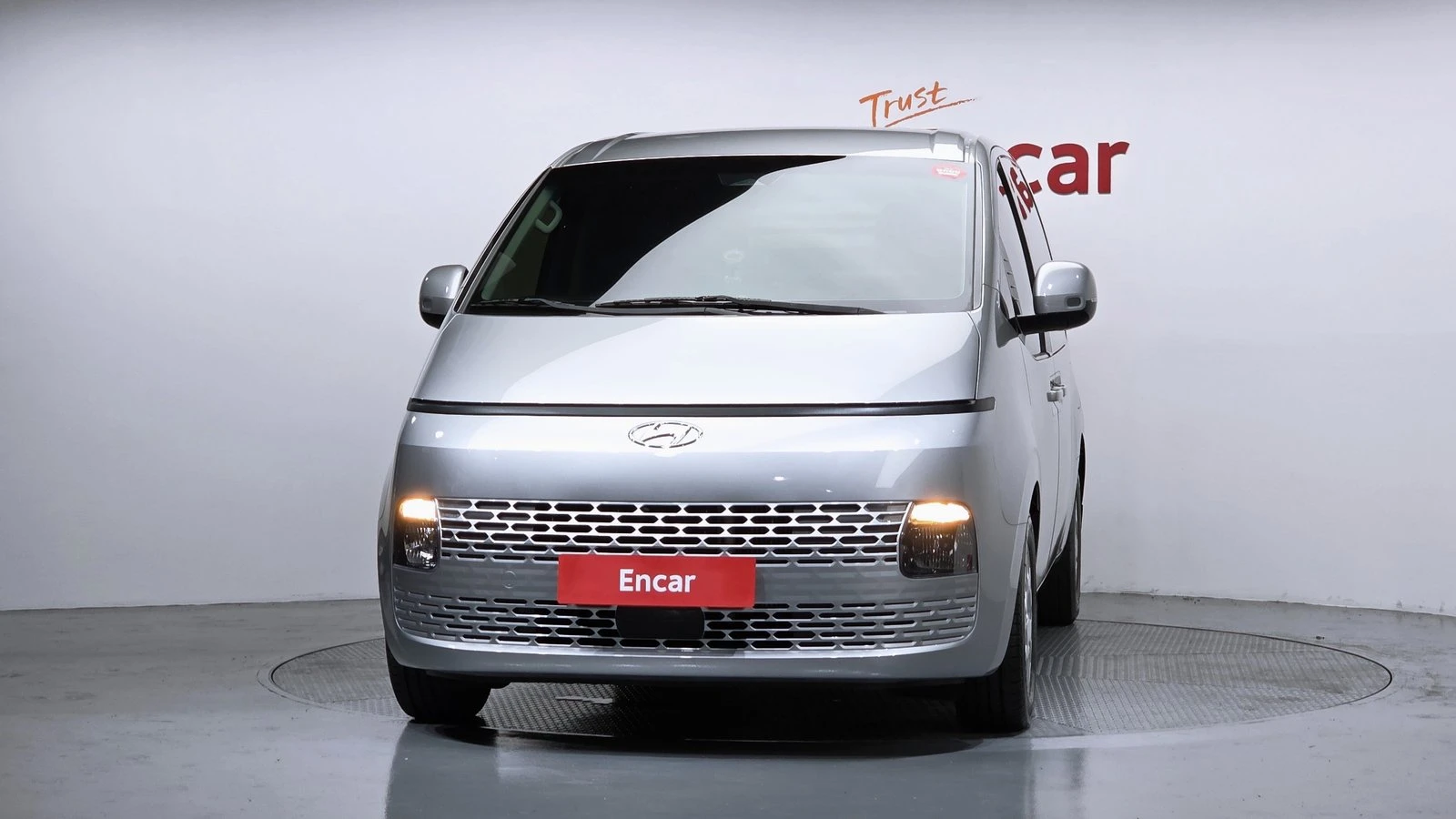Hyundai Staria Modern* BLIND SPOT* ПОДГРЕВ ВОЛАН* КРАЙНА ЦЕНА, снимка 3 - Автомобили и джипове - 55367058