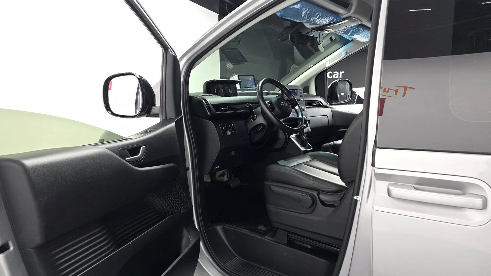 Hyundai Staria Modern* BLIND SPOT* ПОДГРЕВ ВОЛАН* КРАЙНА ЦЕНА, снимка 10 - Автомобили и джипове - 55367058