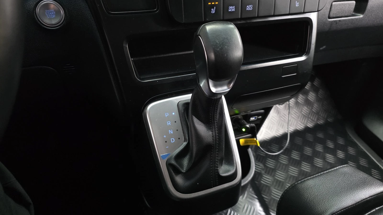 Hyundai Staria Modern* BLIND SPOT* ПОДГРЕВ ВОЛАН* КРАЙНА ЦЕНА, снимка 9 - Автомобили и джипове - 55367058