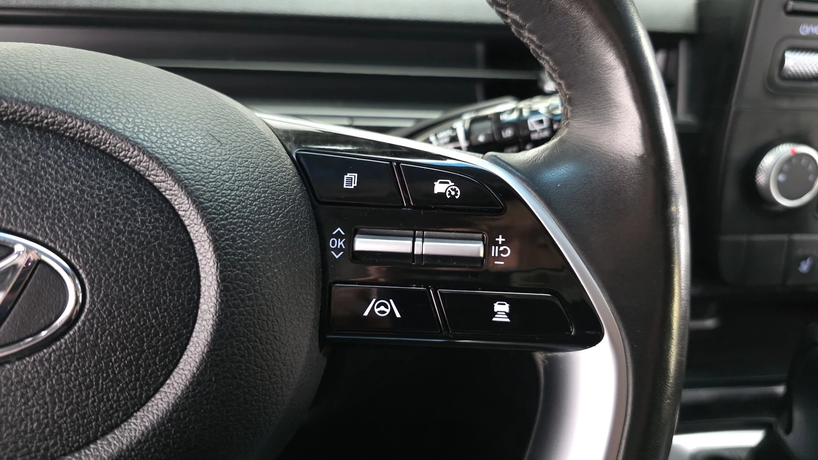Hyundai Staria Modern* BLIND SPOT* ПОДГРЕВ ВОЛАН* КРАЙНА ЦЕНА, снимка 16 - Автомобили и джипове - 55367058