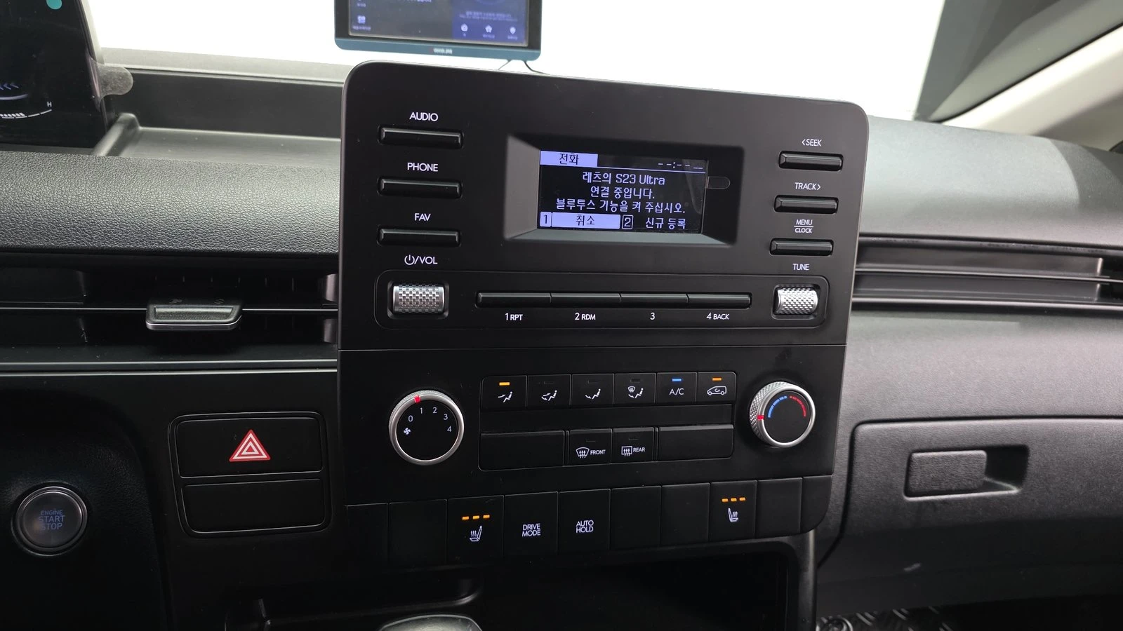 Hyundai Staria Modern* BLIND SPOT* ПОДГРЕВ ВОЛАН* КРАЙНА ЦЕНА, снимка 14 - Автомобили и джипове - 55367058