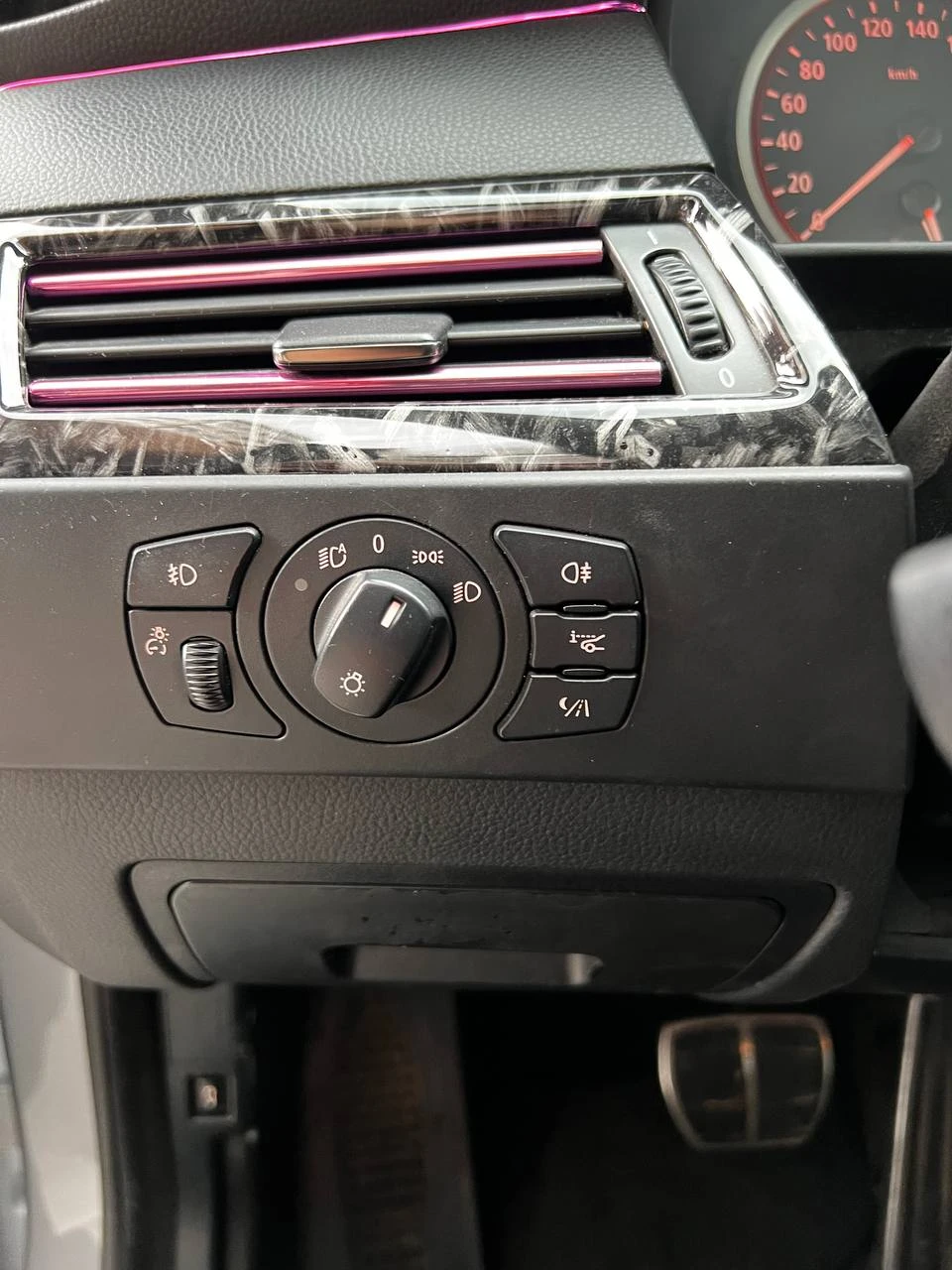BMW 530 XD M-PACK* HUD* L7* MАСАЖ* DIST* NIGHT* PANO* , снимка 9 - Автомобили и джипове - 55658658