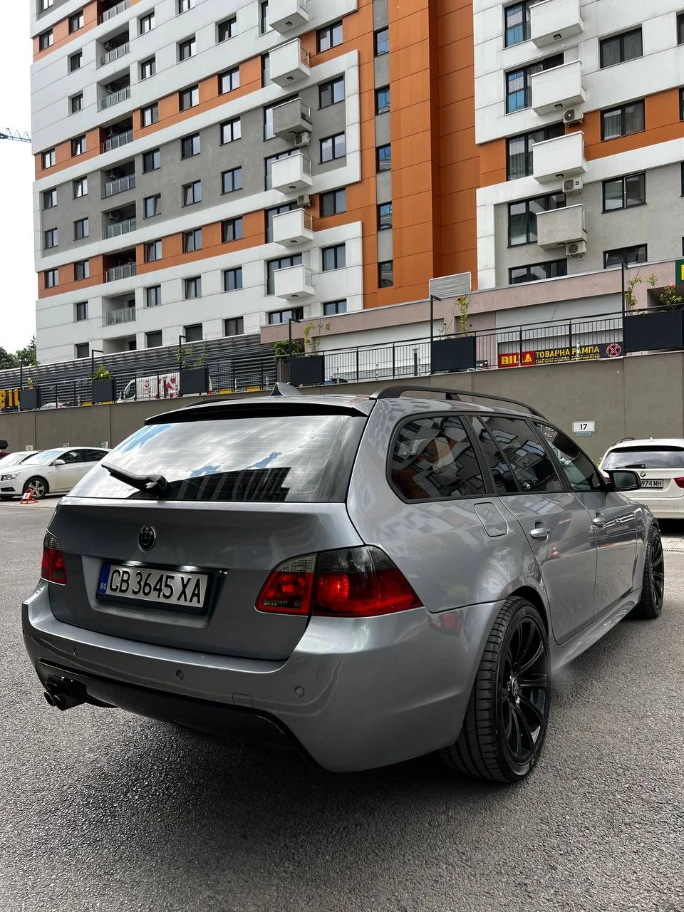 BMW 530 XD M-PACK* HUD* L7* MАСАЖ* DIST* NIGHT* PANO* , снимка 4 - Автомобили и джипове - 55658658
