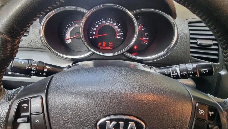 Kia Sorento 2.4 i 16v ГАЗ, снимка 9 - Автомобили и джипове - 47637120