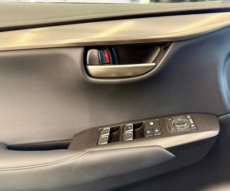 Lexus NX 300h Hybrid* Keyless* E-CVT* Подгреви* Лизинг* , снимка 7 - Автомобили и джипове - 52133697