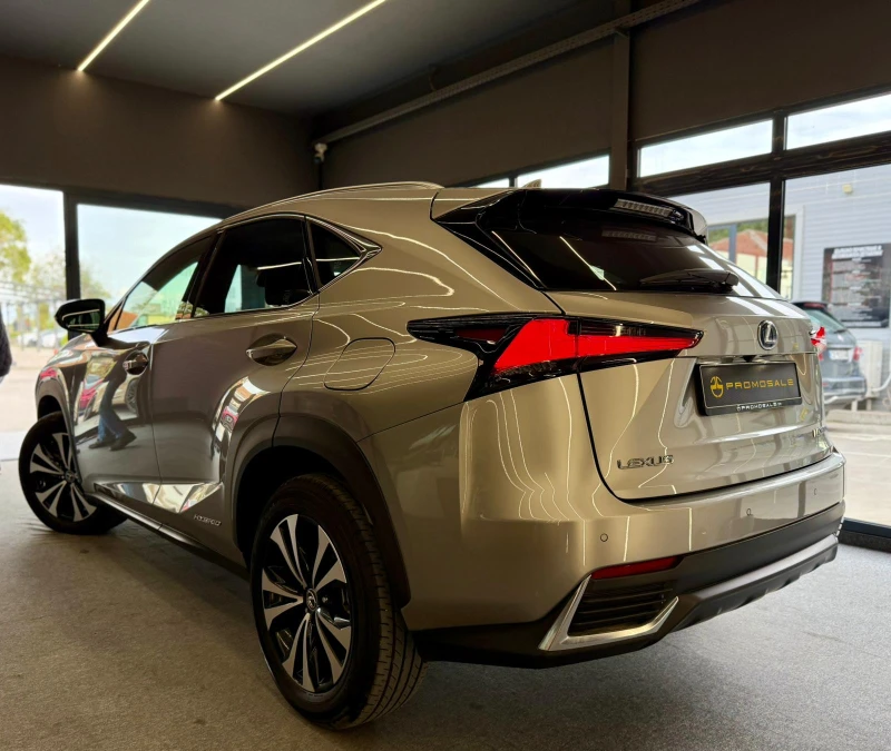 Lexus NX 300h Hybrid* Keyless* E-CVT* Подгреви* Лизинг* , снимка 4 - Автомобили и джипове - 52133697