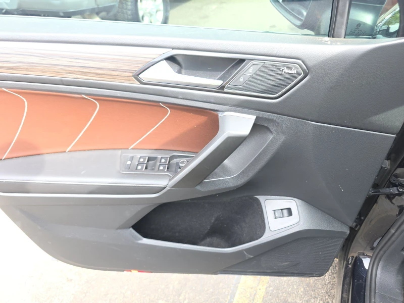 VW Tiguan SEL R-Line, снимка 13 - Автомобили и джипове - 52540775