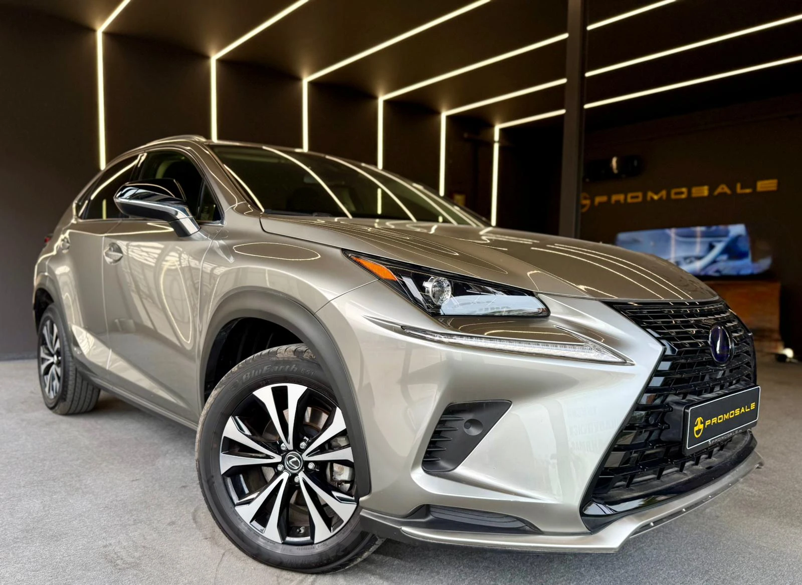 Lexus NX 300h Hybrid* Keyless* E-CVT* Подгреви* Лизинг* , снимка 1