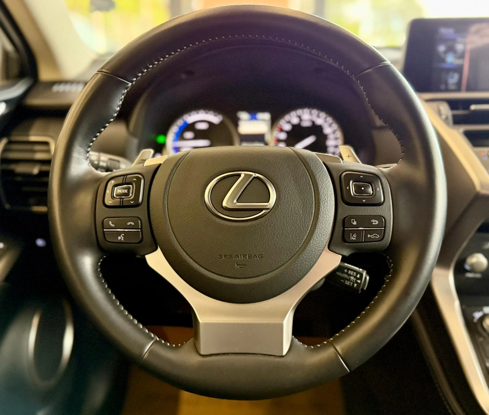 Lexus NX 300h Hybrid* Keyless* E-CVT* Подгреви* Лизинг*  - изображение 10