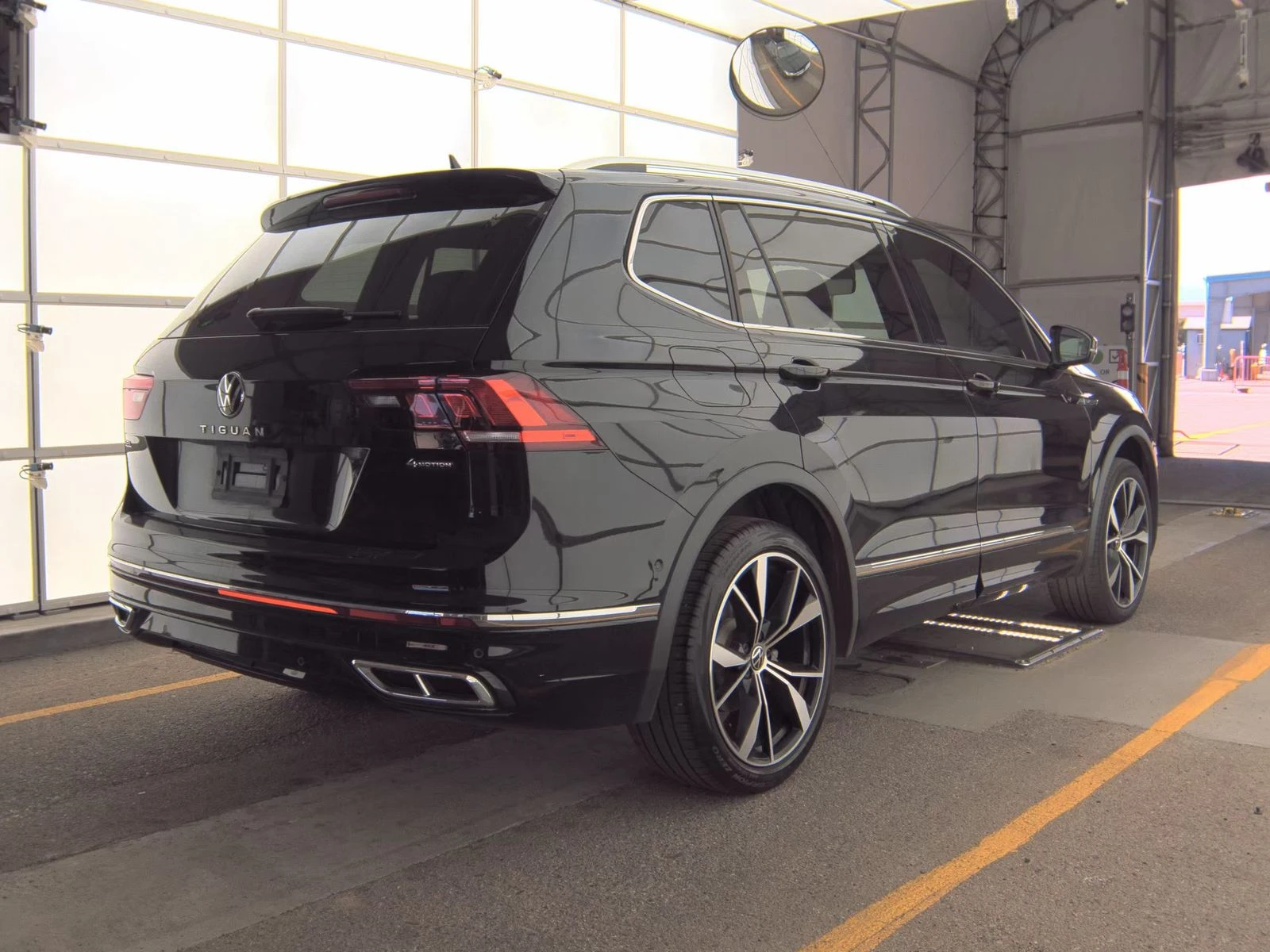 VW Tiguan SEL R-Line | Mobile.bg   4