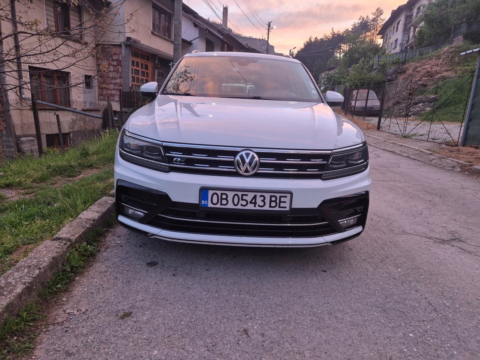 VW Tiguan R lane