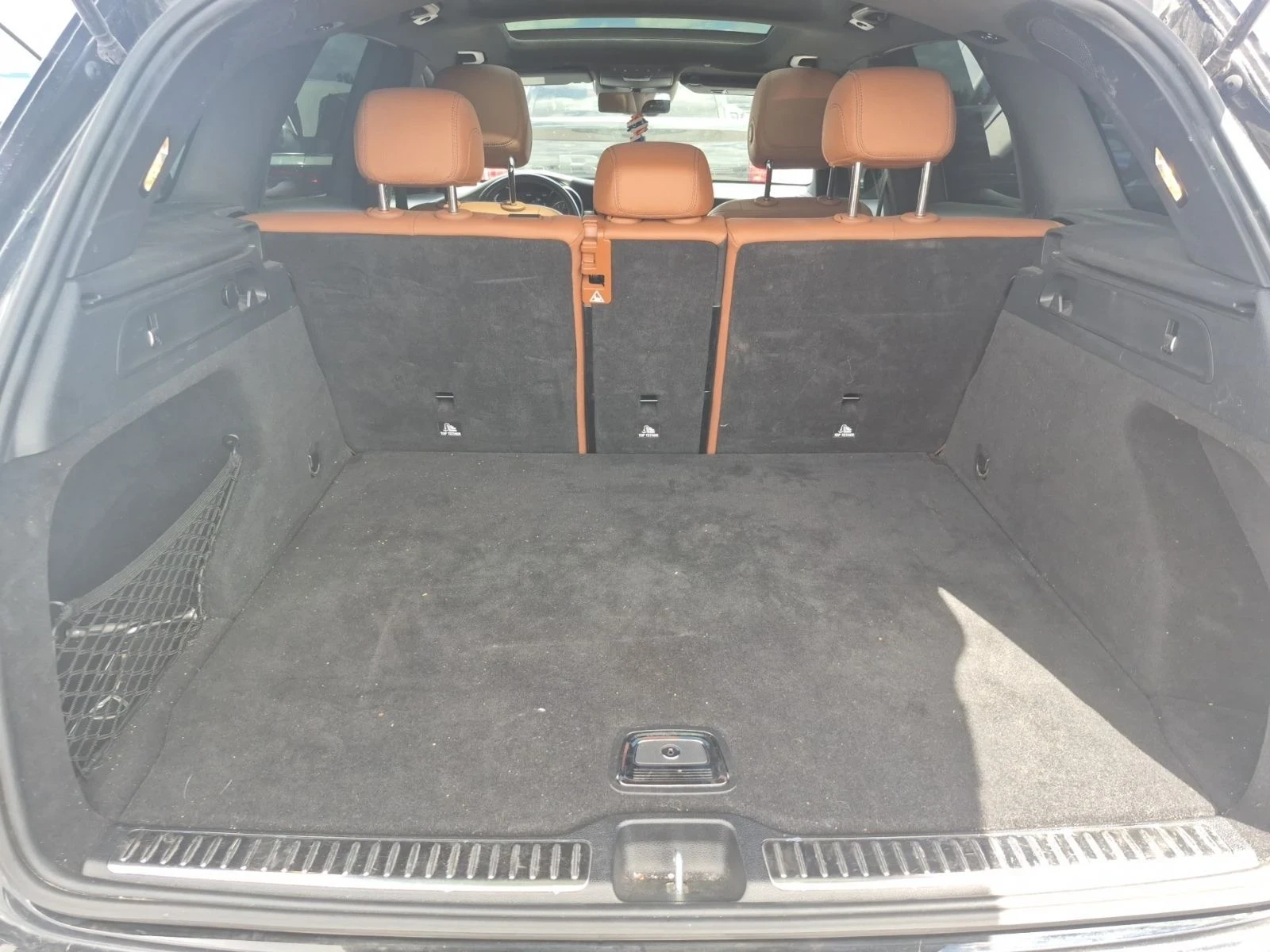 Mercedes-Benz GLC 300 Amg-pkg* Pano* Burmester* Back cam* Дистроник* 2Кл, снимка 11 - Автомобили и джипове - 55090449