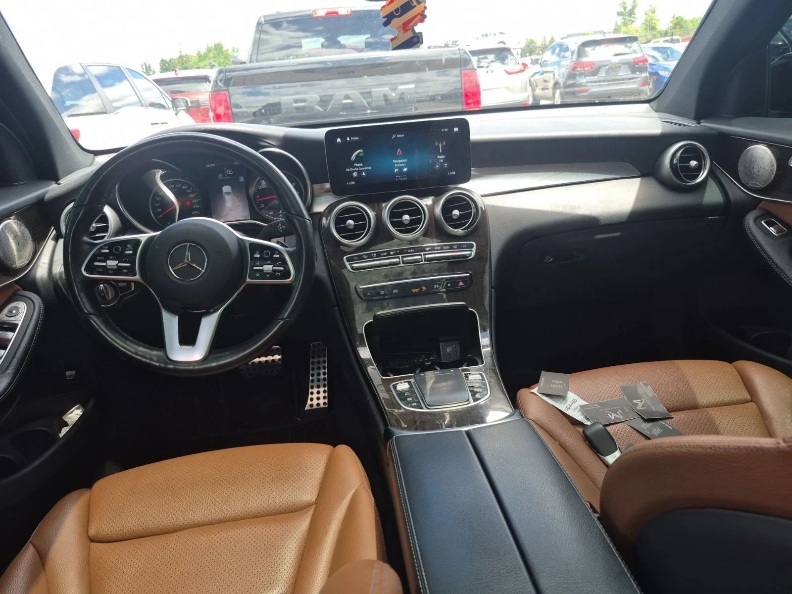 Mercedes-Benz GLC 300 Amg-pkg* Pano* Burmester* Back cam* Дистроник* 2Кл, снимка 6 - Автомобили и джипове - 55090449