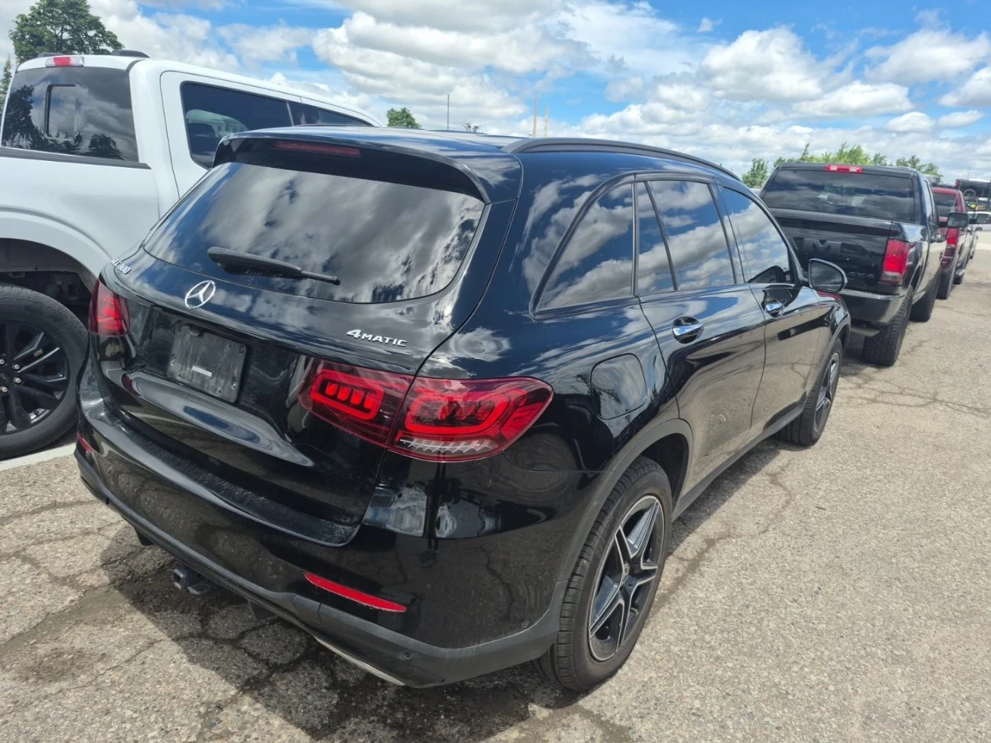Mercedes-Benz GLC 300 Amg-pkg* Pano* Burmester* Back cam* Дистроник* 2Кл, снимка 3 - Автомобили и джипове - 55090449