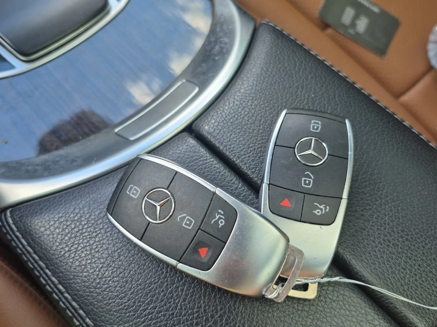 Mercedes-Benz GLC 300 Amg-pkg* Pano* Burmester* Back cam* Дистроник* 2Кл, снимка 12 - Автомобили и джипове - 55090449