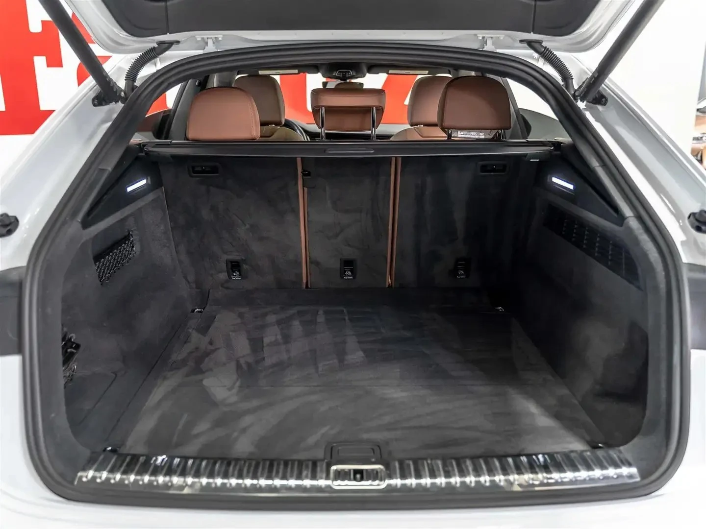 Audi Q8 Progressiv* S-Line* Bang & Olufsen, снимка 14 - Автомобили и джипове - 55972024