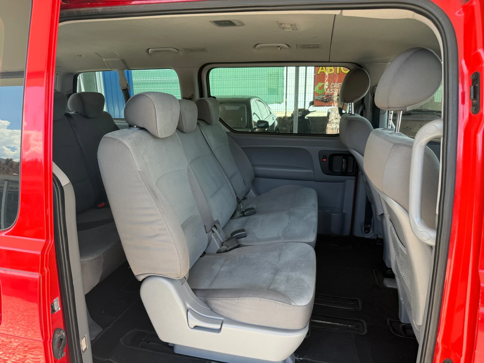 Hyundai H1 2.5 CRDI, снимка 8 - Бусове и автобуси - 54855094