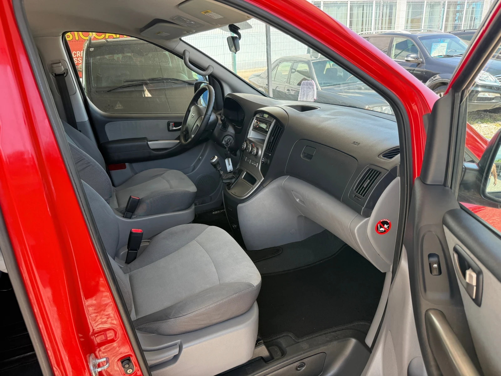 Hyundai H1 2.5 CRDI, снимка 9 - Бусове и автобуси - 54855094