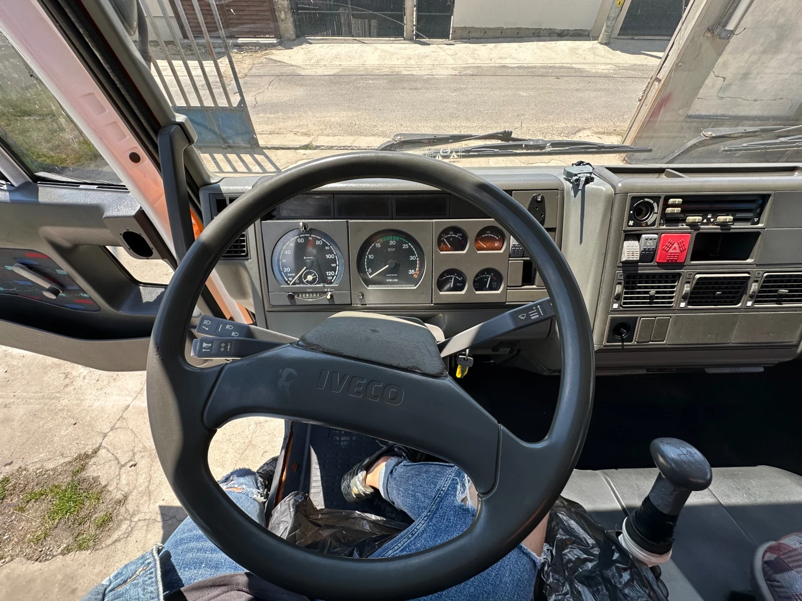 Iveco Eurocargo 80E15* Тристранен самосвал* Топ състояние, снимка 13 - Камиони - 54439816
