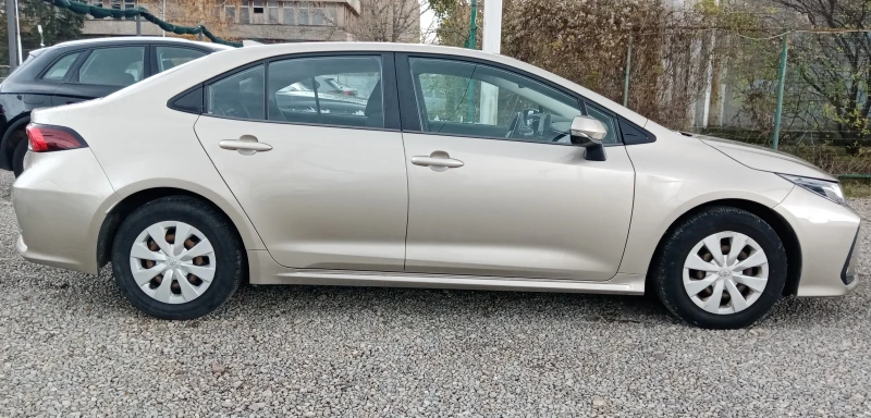 Toyota Corolla 1.5i Гаранционна, снимка 6 - Автомобили и джипове - 47943224