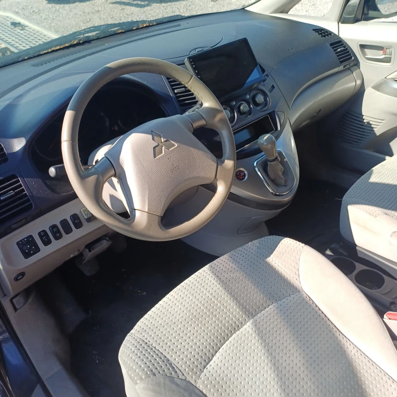 Mitsubishi Grandis 2.4i, снимка 9 - Автомобили и джипове - 52028740