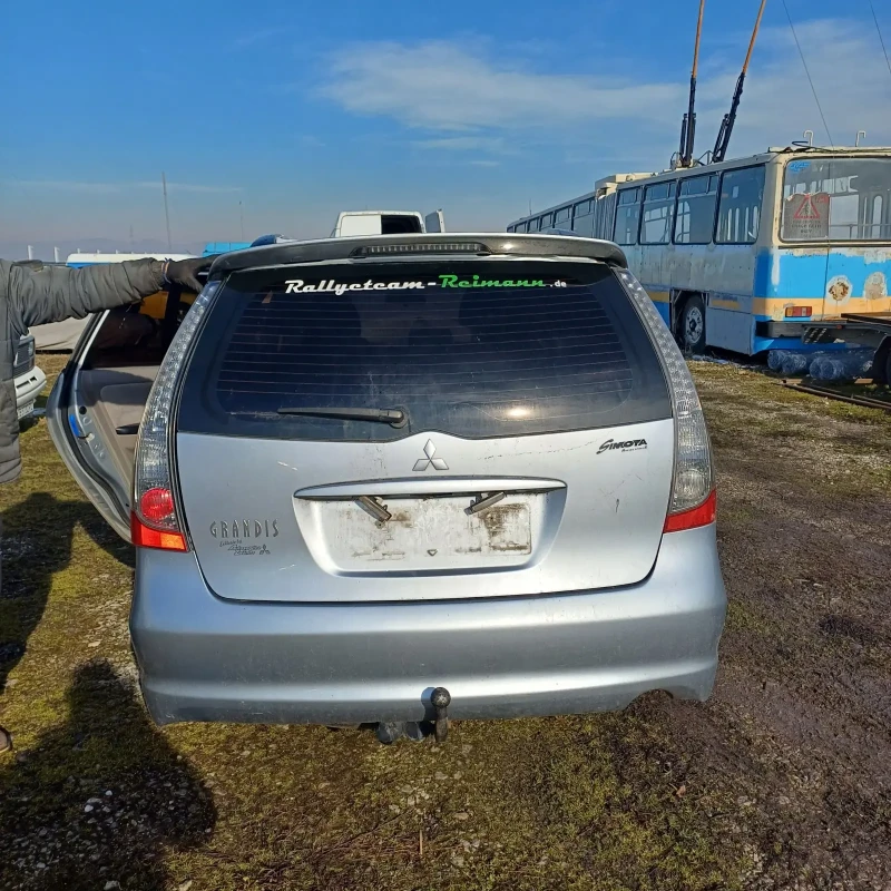 Mitsubishi Grandis 2.4i, снимка 3 - Автомобили и джипове - 49000301