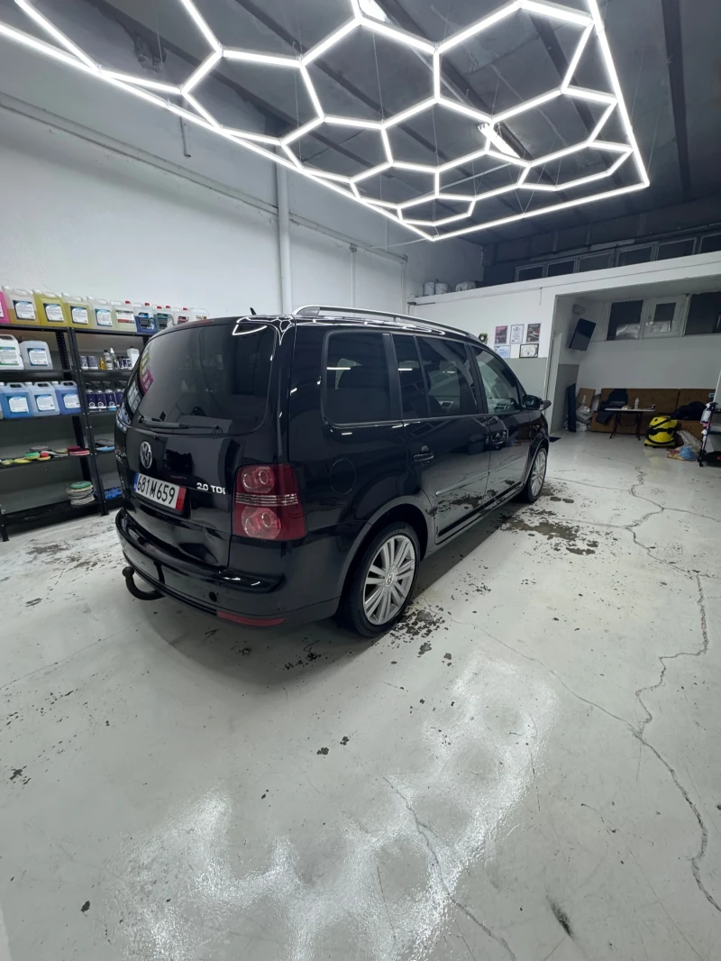 VW Touran 2.0 BMM, снимка 6 - Автомобили и джипове - 49536296