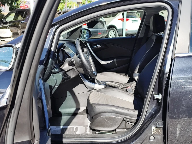 Opel Astra 1.7CDTi* СЕДАН* EURO-5B* KLIMATRONIK* , снимка 7 - Автомобили и джипове - 51777168