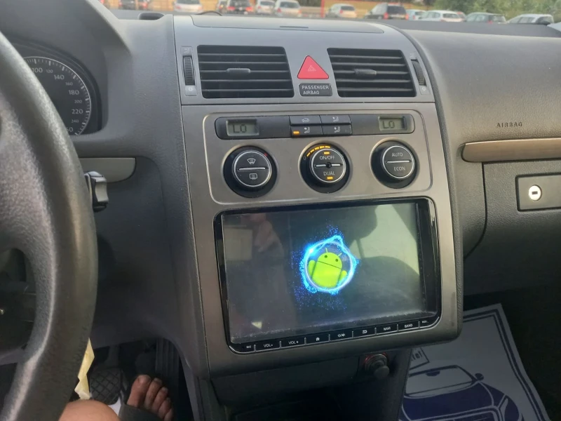 VW Touran 1.9 TDI, снимка 15 - Автомобили и джипове - 51920328