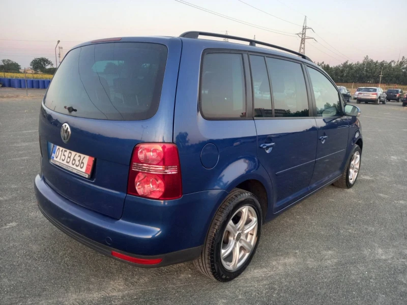 VW Touran 1.9 TDI, снимка 6 - Автомобили и джипове - 51920328