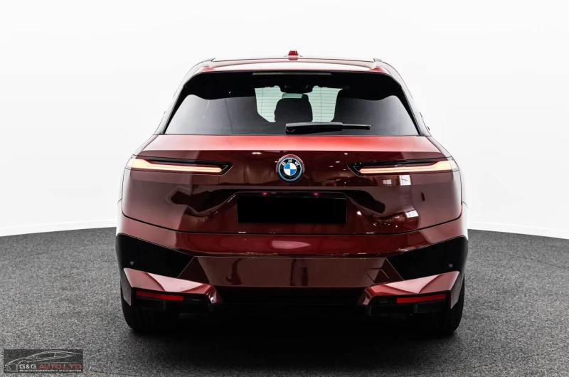 BMW iX 40xDrive/326HP/SPORT/LASER/HUD/360/H&K/MEMO/472g, снимка 8 - Автомобили и джипове - 52147930