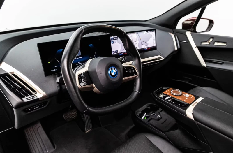 BMW iX 40xDrive/326HP/SPORT/LASER/HUD/360/H&K/MEMO/472g, снимка 10 - Автомобили и джипове - 52147930