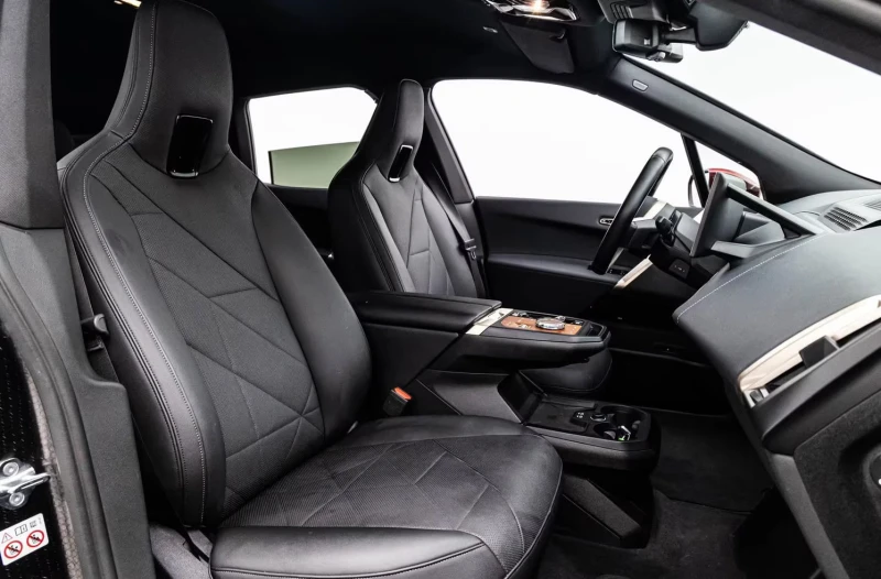 BMW iX 40xDrive/326HP/SPORT/LASER/HUD/360/H&K/MEMO/472g, снимка 13 - Автомобили и джипове - 52147930