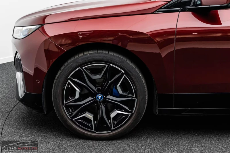 BMW iX 40xDrive/326HP/SPORT/LASER/HUD/360/H&K/MEMO/472g, снимка 4 - Автомобили и джипове - 52147930