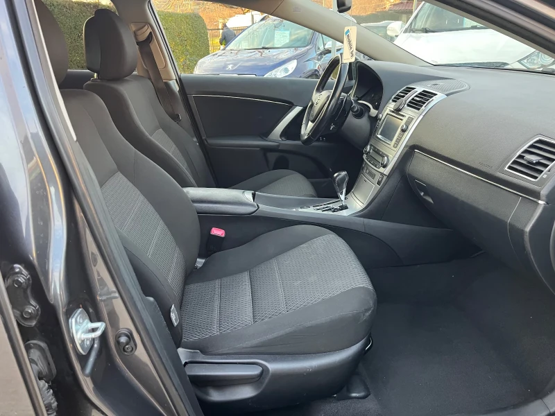 Toyota Avensis 2.2D Facelift LED, снимка 15 - Автомобили и джипове - 52938497