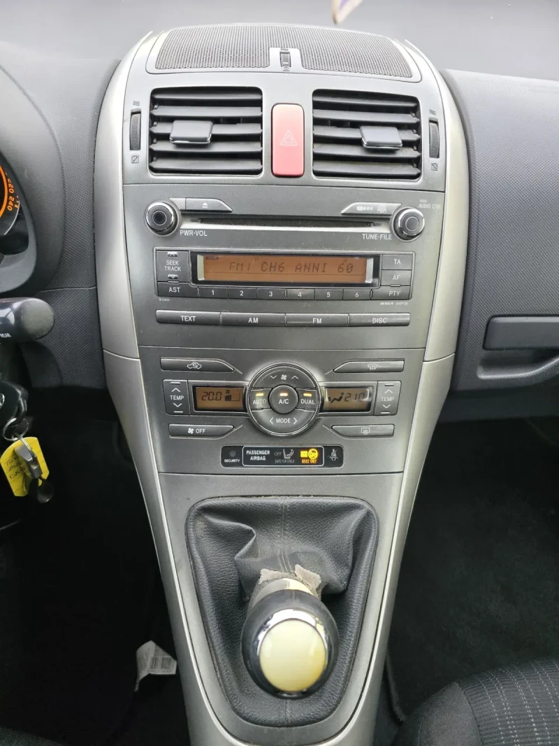 Toyota Auris SOL, снимка 14 - Автомобили и джипове - 53469638