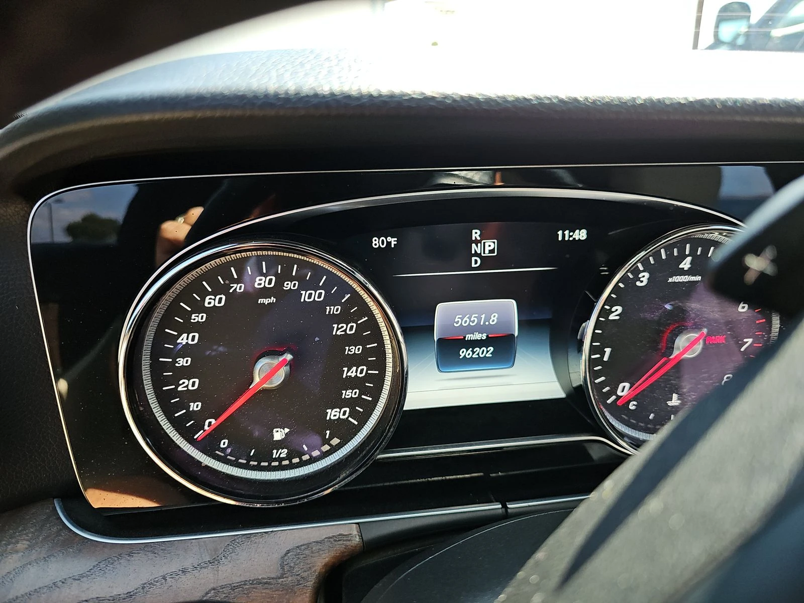 Mercedes-Benz E 300 AMG PACK* BURMASTER* KEYLESS GO* PANO* AMBIENT* М. - изображение 8