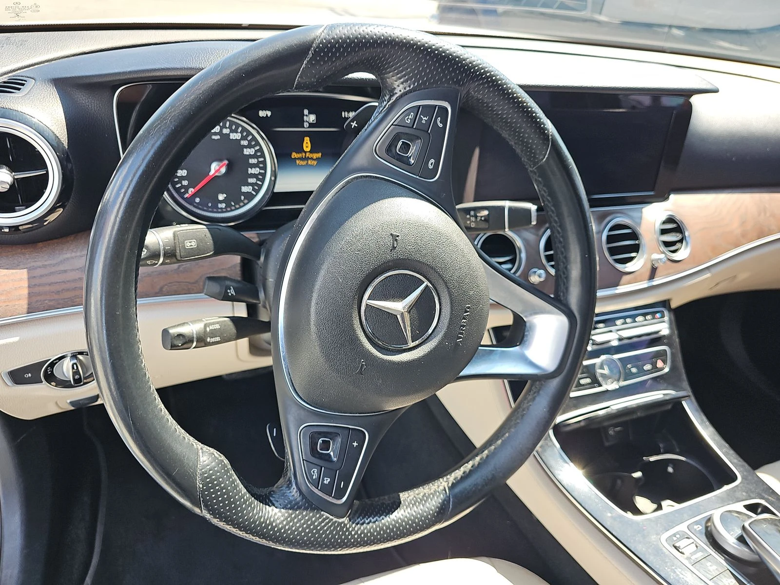 Mercedes-Benz E 300 AMG PACK* BURMASTER* KEYLESS GO* PANO* AMBIENT* М. - изображение 7