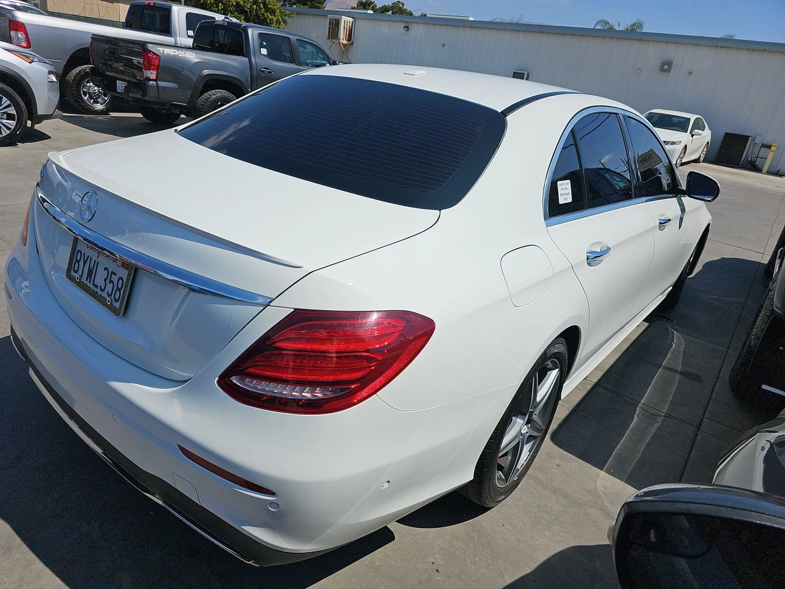Mercedes-Benz E 300 AMG PACK* BURMASTER* KEYLESS GO* PANO* AMBIENT* М. - изображение 5