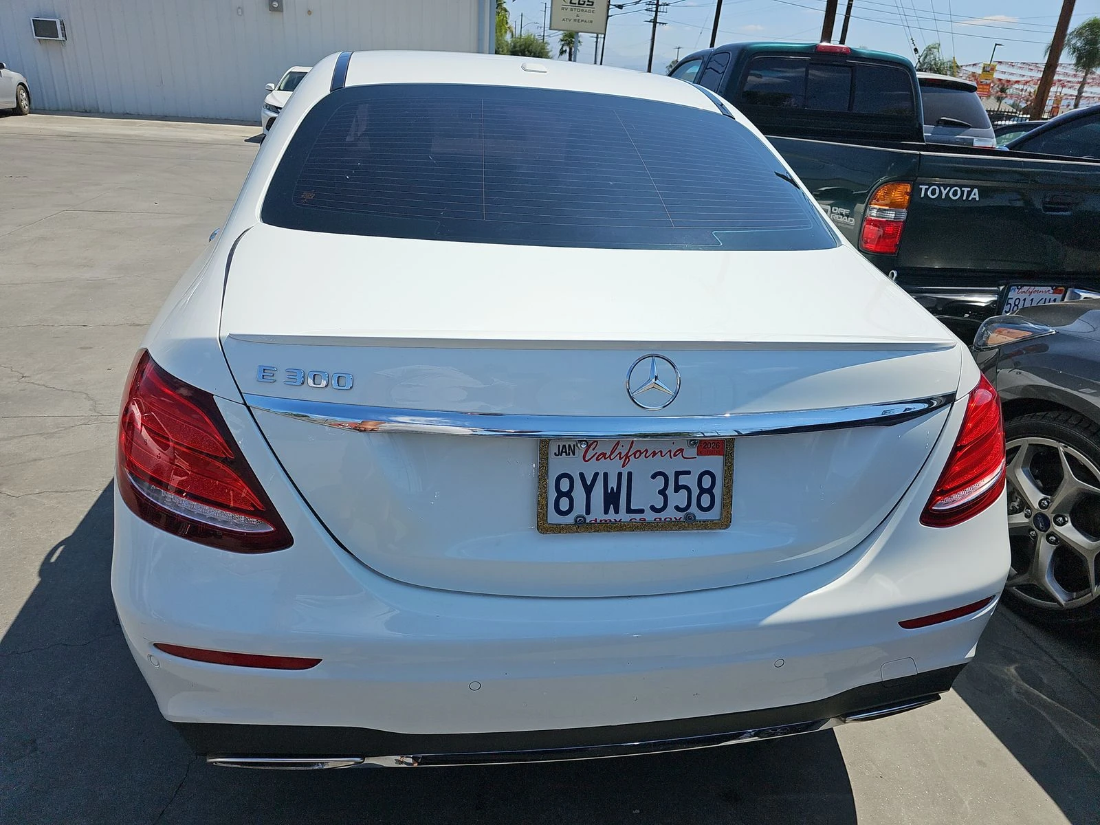 Mercedes-Benz E 300 AMG PACK* BURMASTER* KEYLESS GO* PANO* AMBIENT* М. - изображение 4