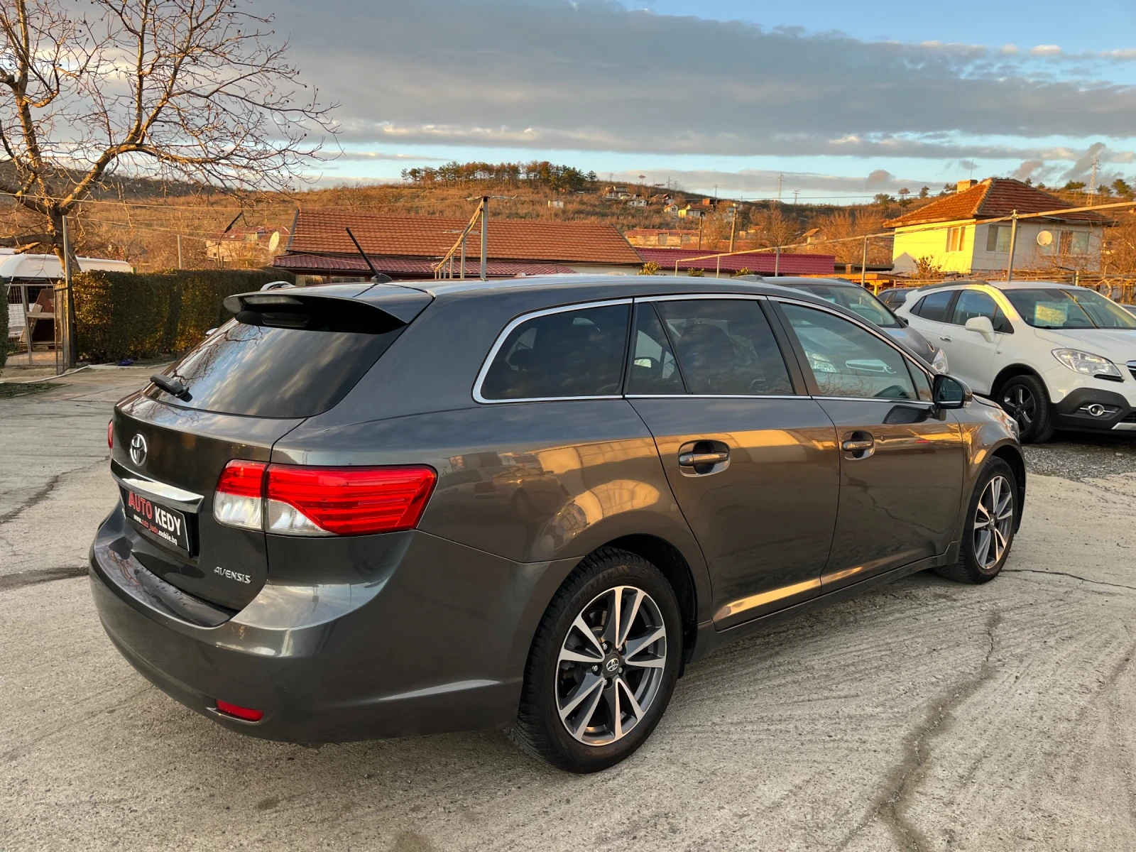 Toyota Avensis 2.2D Facelift LED | Mobile.bg � ����������� 5
