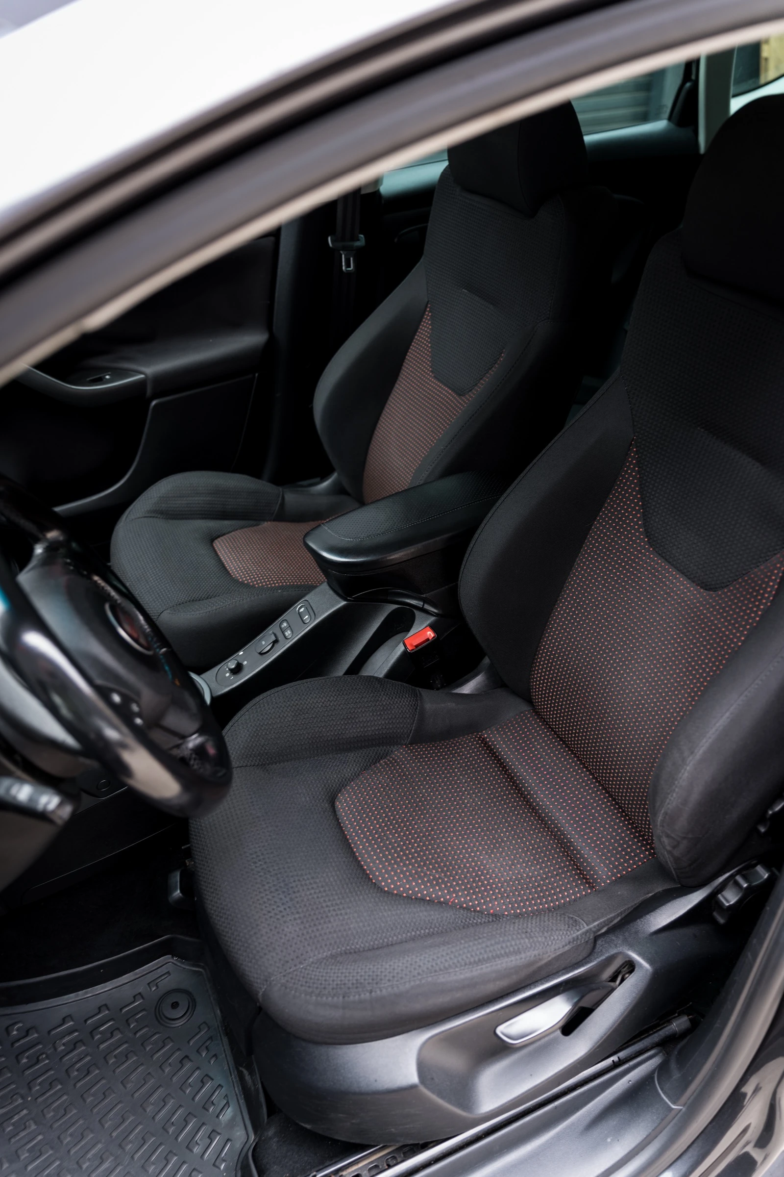 Seat Altea XL 2.0 8-клапана, снимка 13 - Автомобили и джипове - 53935442