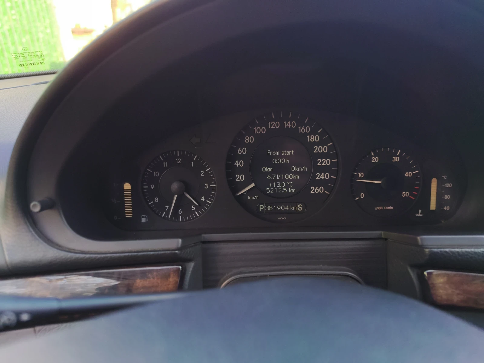 Mercedes-Benz E 220, снимка 8 - Автомобили и джипове - 53976016