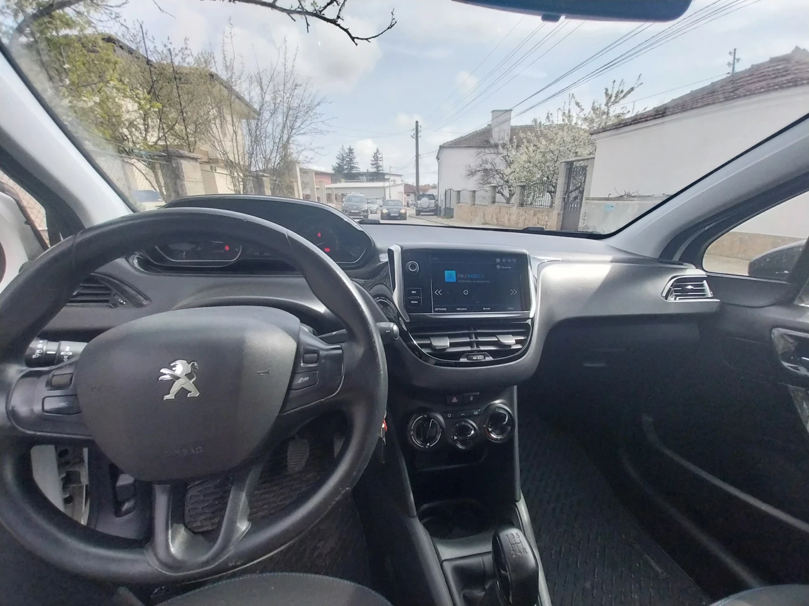 Peugeot 208, снимка 4 - Автомобили и джипове - 54199347