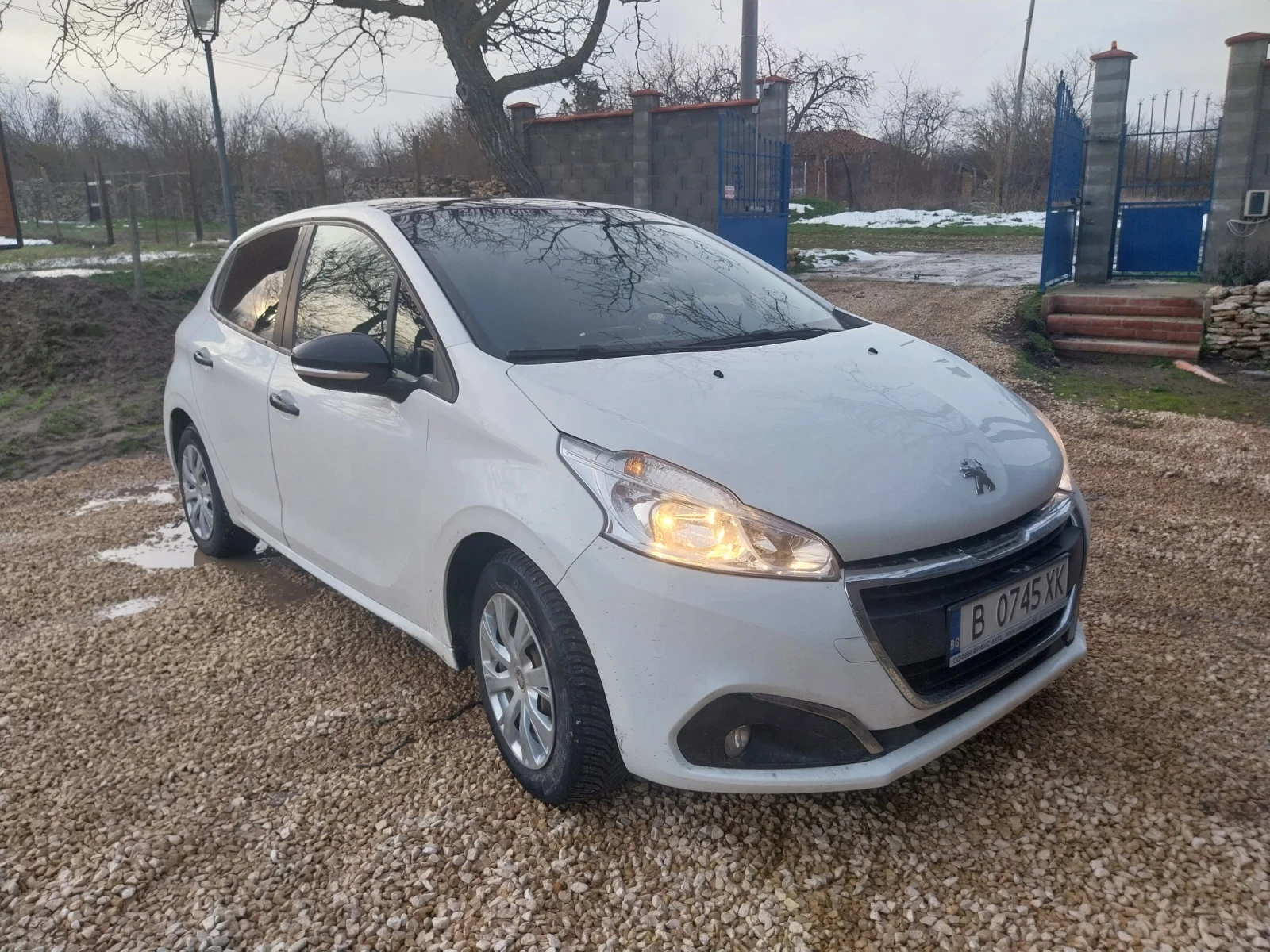 Peugeot 208, снимка 3 - Автомобили и джипове - 54199347