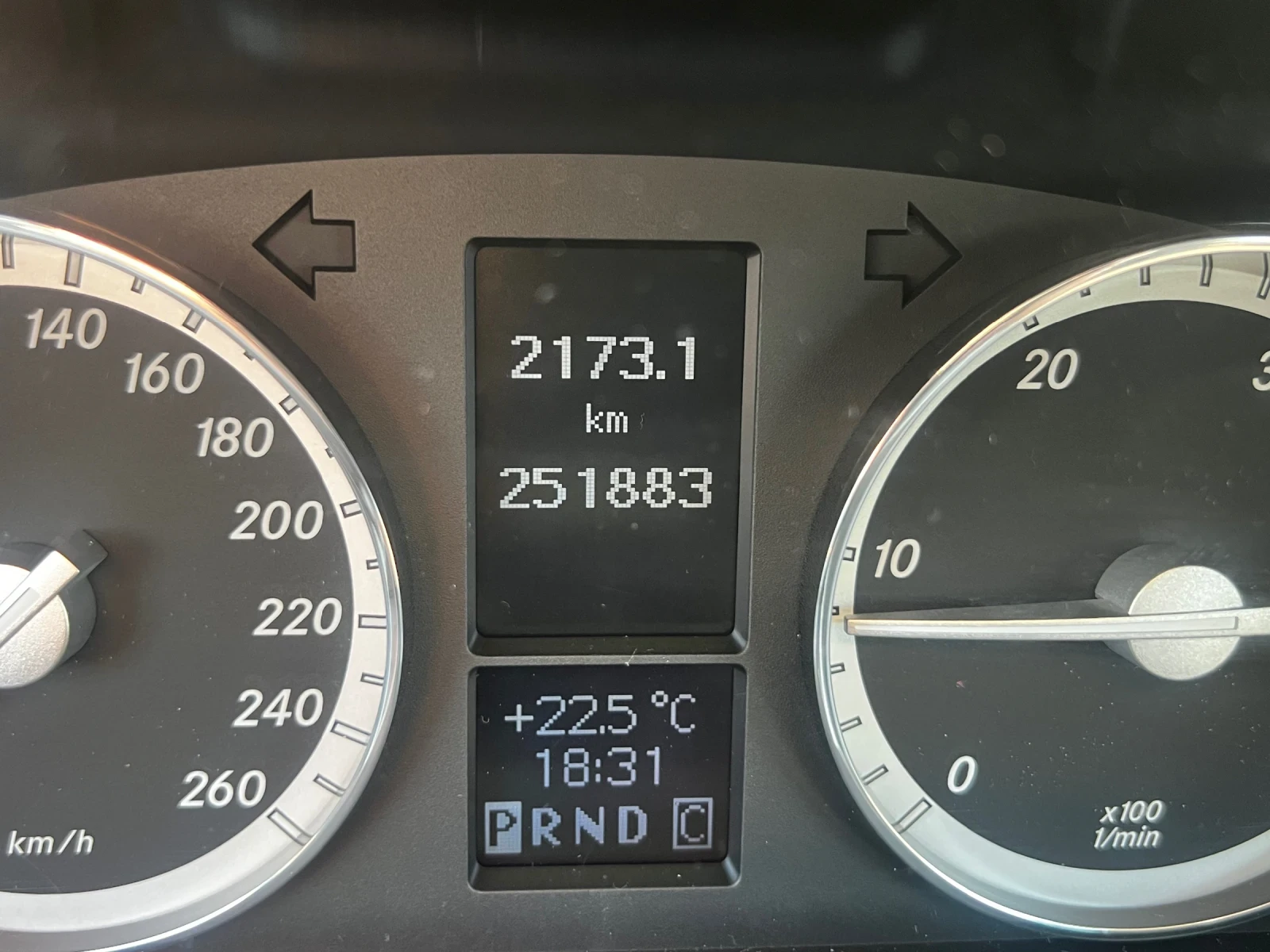 Mercedes-Benz C 220, снимка 11 - Автомобили и джипове - 54429492